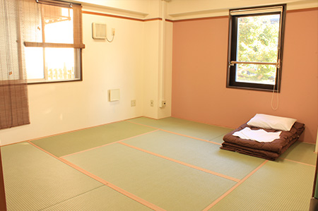 Private Japanese-style room for 1 person with shared bathroom